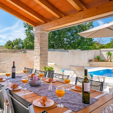 Casa vacanze Family Nicole By Interhome Pola