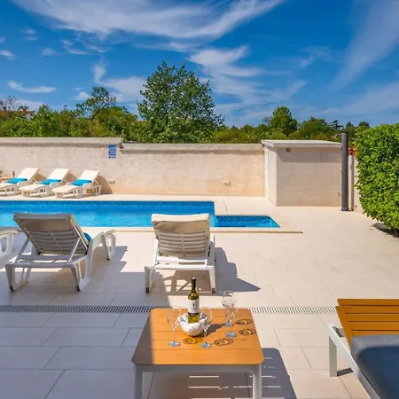 Casa vacanze Family Nicole By Interhome *