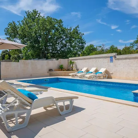 Family Nicole By Interhome Casa vacanze Pola