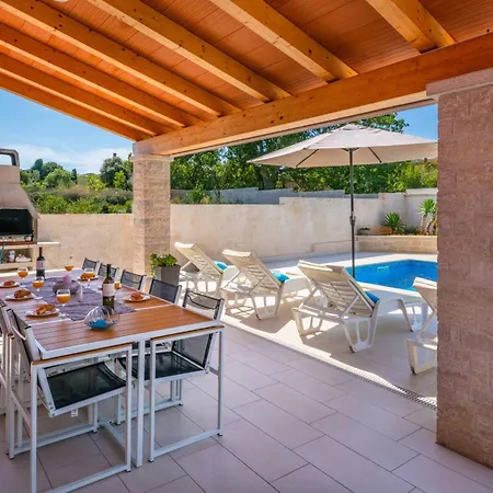 Casa vacanze Family Nicole By Interhome Pola