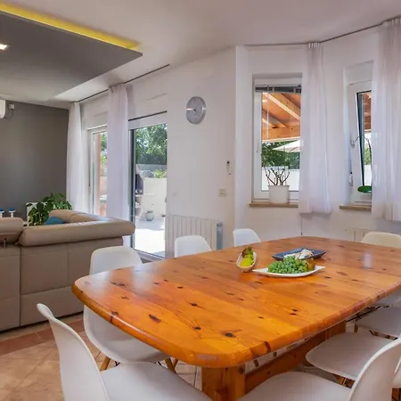 Family Nicole By Interhome * Pola